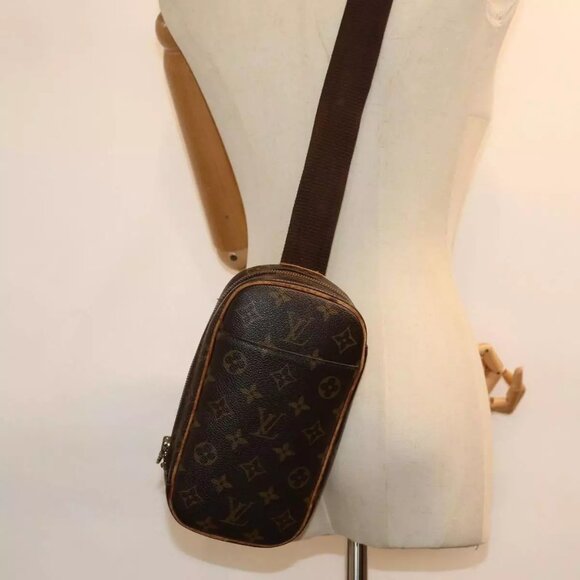 LOUIS VUITTON Monogram Pochette Gange Shoulder Bag - Picture 14 of 16